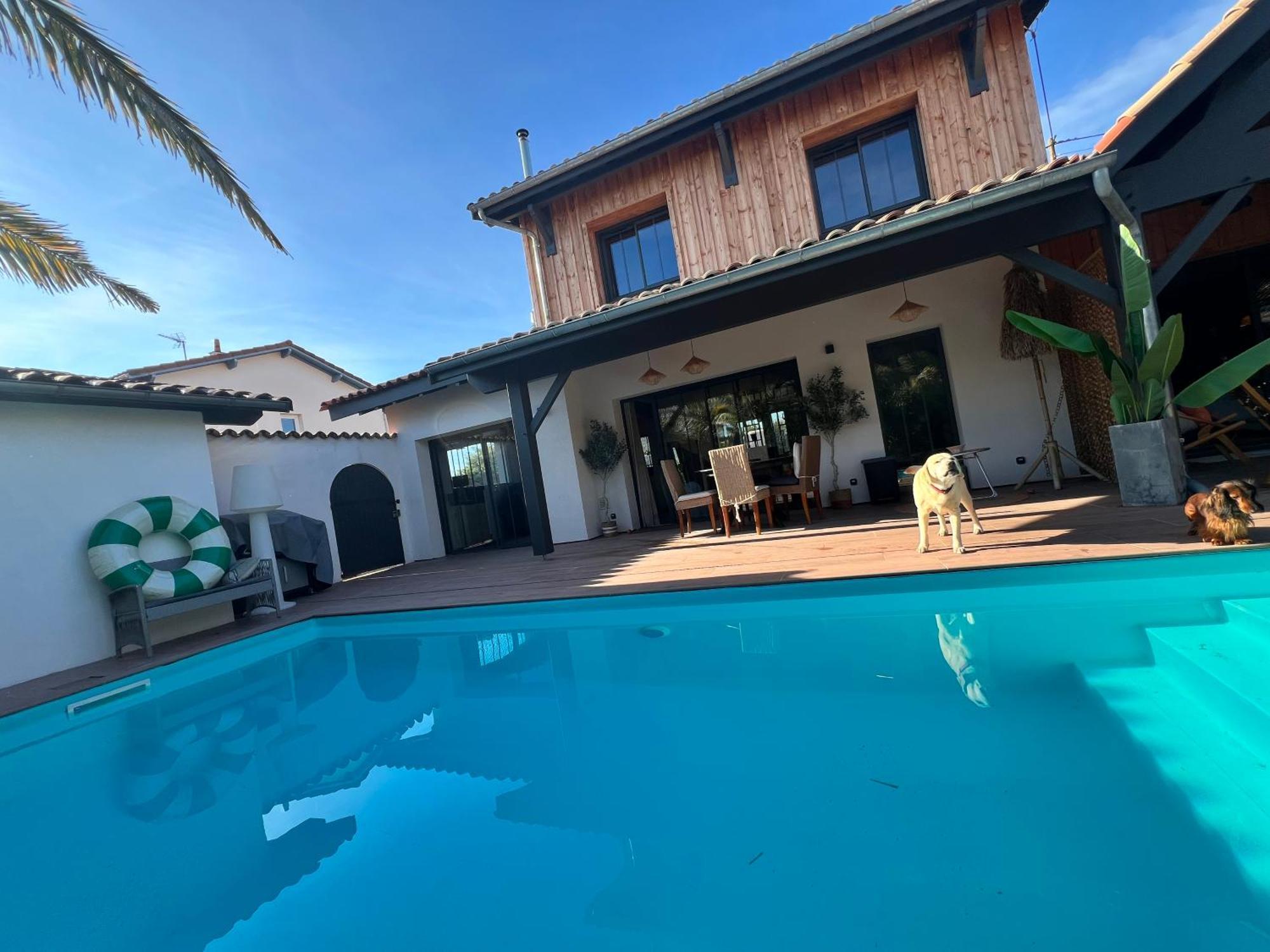 Avec Piscine